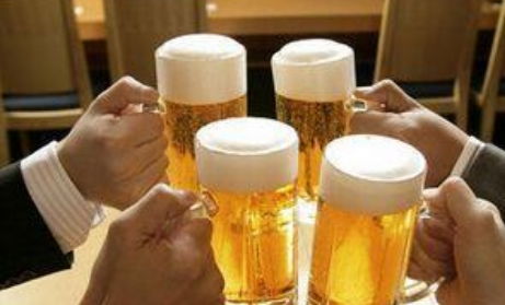 冰鎮啤酒別亂喝 喝酒前牢記3件事，讓你的肝更舒服